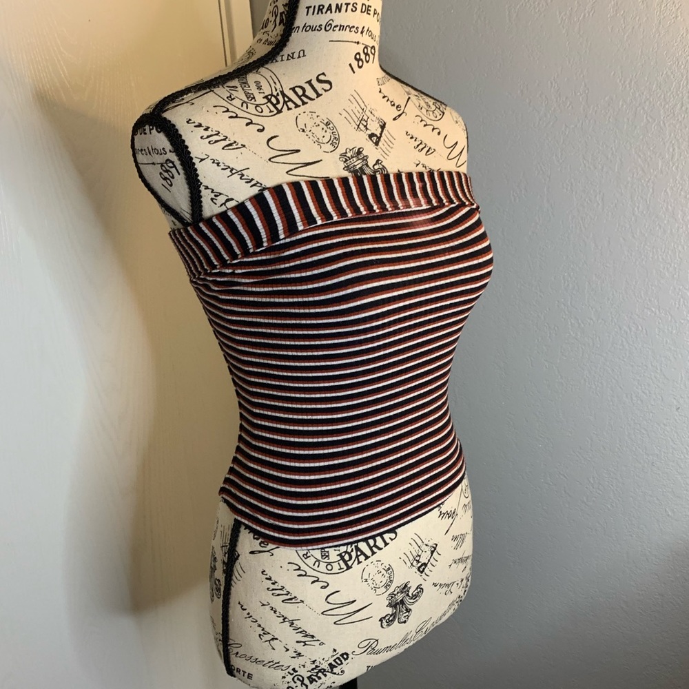 Cute striped crop top!